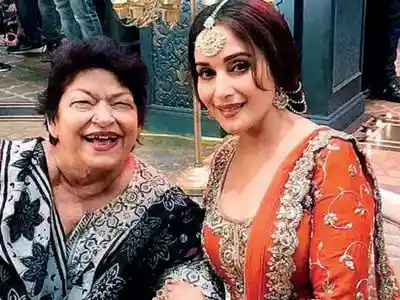 Saroj Khan Death News: Madhuri Dixit said - I am broken due to Saroj ji's death, lack of words..