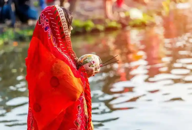 छठ पर यूपी के कई जिलों में सार्वजनिक अवकाश, सीएम योगी ने डीएम को दिया छुट्टी का अधिकार